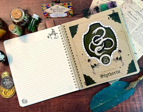 CON*QUEST Conquest Journals Harry Potter Sorting Hat Tabbed Journal، 6 فواصل فريدة، علامات تبويب على شكل هوجورتس، غطاء بلاستيكي متين، 144 صفحة مسطرة، ورق كريمي ممتاز 100 جرام في المتر المربع، مرخص رسميًا in Saudi Arabia