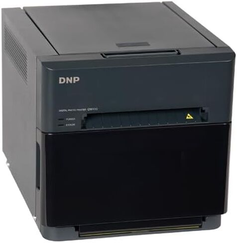 طابعة DNP QW410 مقاس 4.5 بوصة بتقنية تصعيد الصبغة مع وحدة Wi-Fi WCM Plus ومجموعة وسائط الطابعة مقاس 4x6 بوصة in Kuwait