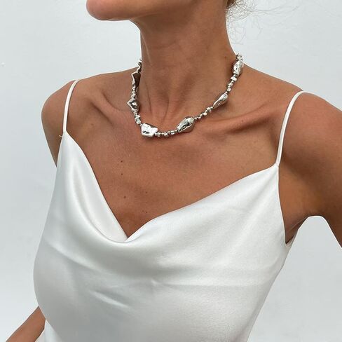 Pearl Choker Necklaces for Women Chunky Gold Beaded Pearl Necklaces Charm Pearls Choker Necklace Vintage Statement Necklace Dainty Y2K Jewelry Boho Prom Jewelry Gift for Women in Saudi Arabia