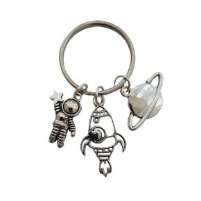 Planet Astronaut Keychain, Rocket Saturn keyring, Space Astronaut Jewelry, Astronomical Lover