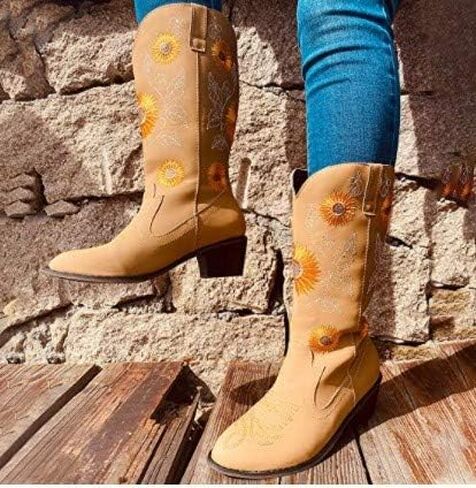 أحذية طويلة نسائية من Heelchic مطبوعة بطباعة عباد الشمس غربية راعية البقر بمقدمة مستديرة قصيرة أحذية مطرزة in Kuwait