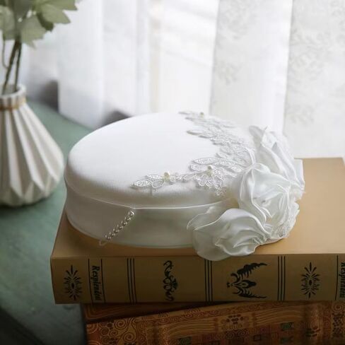 قبعات الكنيسة للنساء، قطع زينة بيضاء للحفلات، قبعة زفاف مزينة بزهرة الساتان والدانتيل 2025 in Kuwait