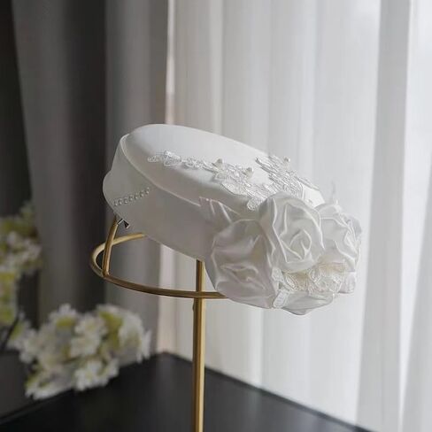 قبعات الكنيسة للنساء، قطع زينة بيضاء للحفلات، قبعة زفاف مزينة بزهرة الساتان والدانتيل 2025 in Kuwait