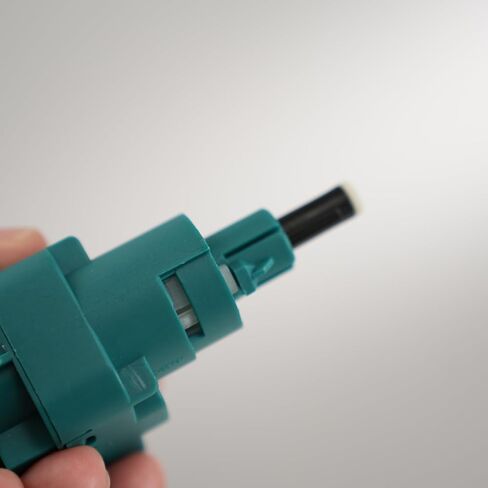 مفتاح ضوء الفرامل 1C0945511A متوافق مع 1999-2006 فولكس فاجن جيتا بيتل يوروفان جولف GTI وأودي S4 S6 TT in Kuwait