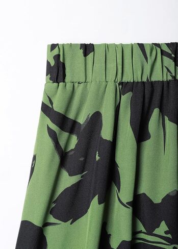 Green and Fashionable Women's Skirt, Long Style, Suitable for Winter wear in Saudi Arabia