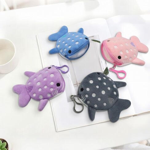 محفظة للعملات المعدنية على شكل قرش الحوت مكونة من 6 ألوان، محفظة على شكل قرش لطيف، حقيبة عملات معدنية من القطيفة على شكل سلسلة مفاتيح مع سحاب، محفظة سمكة صغيرة مع خطاف مزدوج الحلقة للنساء (6 قطع) in Kuwait