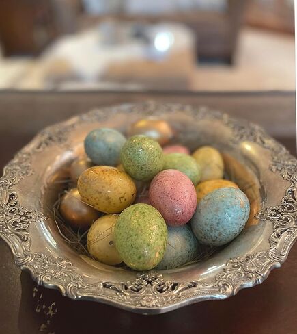 مجموعة من 18 بيضة عيد الفصح باللون الذهبي باللون الأزرق والأخضر والكريمي والأصفر والوردي والذهبي - بيض عيد الفصح المزخرف الاصطناعي ومزهرية وحشو الأوعية مقاس 2.25 بوصة in Kuwait