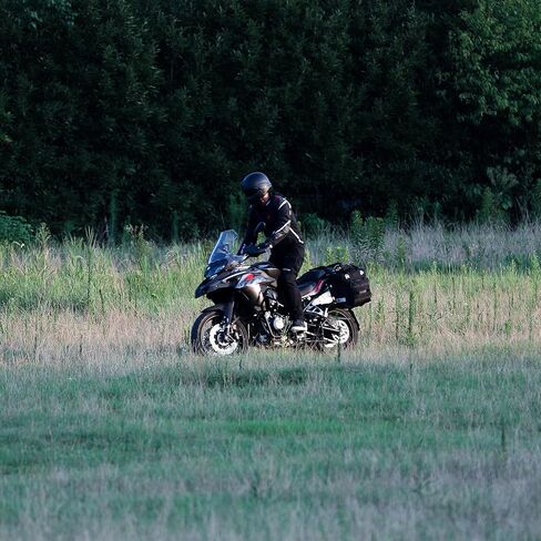 حقيبة سرج الدراجة النارية من وحيد القرن مقاومة للماء، حزمة أمتعة للمحرك سريعة الإصدار، حقيبة جانبية للدراجة النارية 20 لتر تناسب معظم رفوف الدراجات النارية والمغامرات الرياضية (أسود، عبوة واحدة) in Kuwait