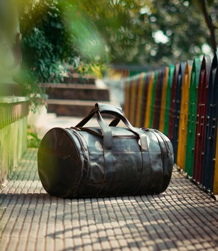 حقيبة ساتشيل اند فابل 22 بوصة مصنوعة يدويًا من الجلد البني العتيق للسفر وصالة الألعاب الرياضية وعطلة نهاية الأسبوع للرجال (بني داكن، 22) in Kuwait