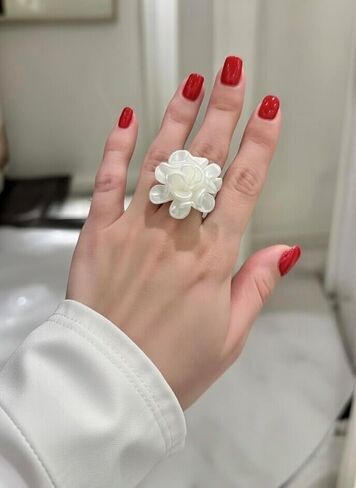 Flower Statement Ring for Women, White Mother of Pearl Floral Ring, Adjustable Gold Tone Open Band Ring, Elegant Everyday Jewelry in Saudi Arabia