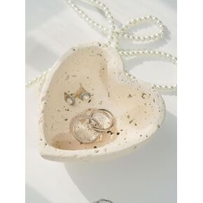 طبق حامل حلقات خرسانية، صينية طبق مجوهرات، صينية تزيين طبق الحلية، منظم مجوهرات لطيف على شكل قلب لديكور طاولة غرفة المرأة (قلب بيج) in Kuwait