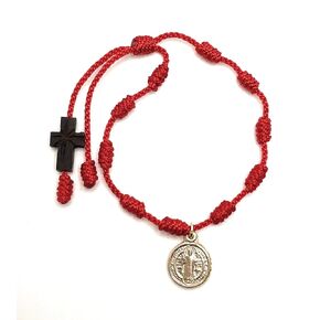 Saint Benedict Bracelet with Jet Cross - Pulsera de San Benito con Cruz de Azabache.