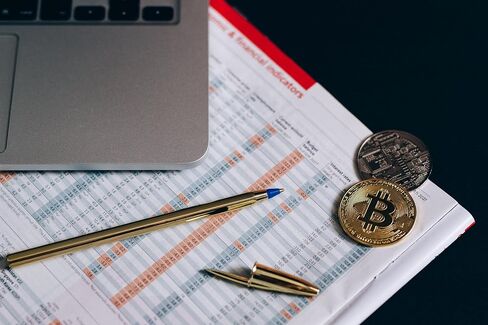 3Pcs Bitcoin Coin Physical Blockchain Cryptocurrency in Protective Collectable Gift Featuring Original Commemorative Tokens Chase Coin BTC Cryptocurrency Gold Silver and Bronze in Saudi Arabia