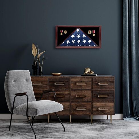 صندوق الظل العسكري - حافظة علم من الخشب الصلب للعلم الأمريكي، وبطانة مخملية مثل اللباد للميداليات، وزجاج شبكي مصقول (الماهوجني) لا يناسب علم الدفن in Kuwait