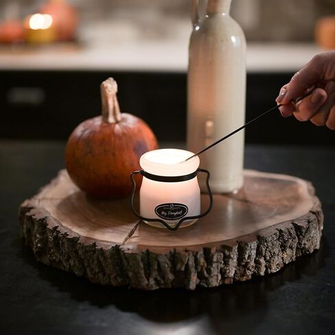 شركة Milkhouse Candle يا اليقطين! شمعة الصويا - الكراميل المملح | قرفة وقرنفل | معطرة بالفانيليا واليقطين - وعاء كريم بغطاء سعة 5 أونصة، مدة احتراق تزيد عن 35 ساعة، صنع في الولايات المتحدة الأمريكية in Kuwait