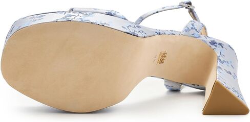 صندل Caia ذو نعل سميك من Badgley Mischka، زهور زرقاء، 7.5 in Kuwait