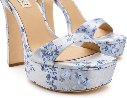 صندل Caia ذو نعل سميك من Badgley Mischka، زهور زرقاء، 7.5 in Kuwait