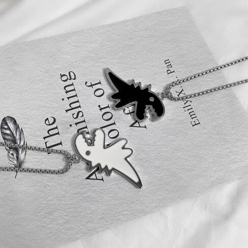 ZMANYIJEW Hugging Fox and Wolf Pendant Necklace Matching Friendship Necklace Inspired Couple Necklace BFF Long-Range Matching Friendship Necklace in Saudi Arabia