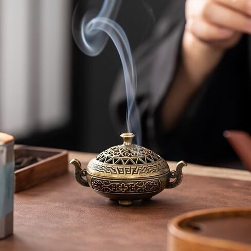 قطعة واحدة من مبخرة البخور البرونزية ذات الطراز العتيق، حامل بخور ثلاثي القوائم صغير بتصميم منحوت مجوف، مبخرة علاجية عطرية للتأمل واليوجا وديكور المنزل، هدية روحية للباحثين عن اليقظة الذهنية in Saudi Arabia