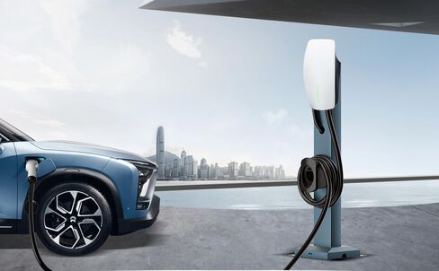 Universal Electric Vehicle Pedestal Stand – French-Designed, Heavy-Duty Carbon Steel in Saudi Arabia