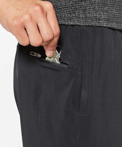 Lululemon رجالي T.H.E قصير بدون بطانة in Saudi Arabia