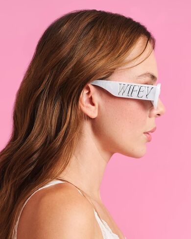 xo، نظارة شمسية Fetti Wifey - سنيس من الرخام الأبيض | حفلة توديع العزوبية، حفل الزفاف، الخطوبة، الشاطئ، هدية العروس، إكسسوارات الزوجة in Saudi Arabia