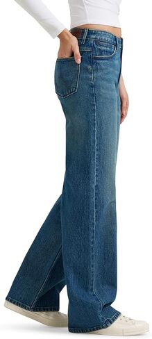 Wrangler Women's Women's Mid Rise Loose Straight Jean in Saudi Arabia