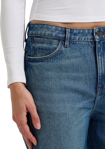Wrangler Women's Women's Mid Rise Loose Straight Jean in Saudi Arabia