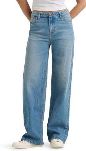 Wrangler Women's Women's Mid Rise Loose Straight Jean in Saudi Arabia