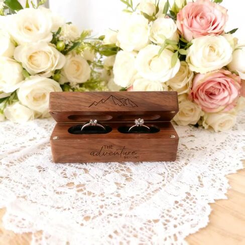 صندوق خاتم من خشب الجوز مصنوع يدويًا من molchagar مع غطاء مغناطيسي منقوش عليه عبارة "The Adventure Begins" - هدية الذكرى السنوية والزفاف للأزواج، صندوق تخزين المجوهرات، حامل تذكار in Kuwait