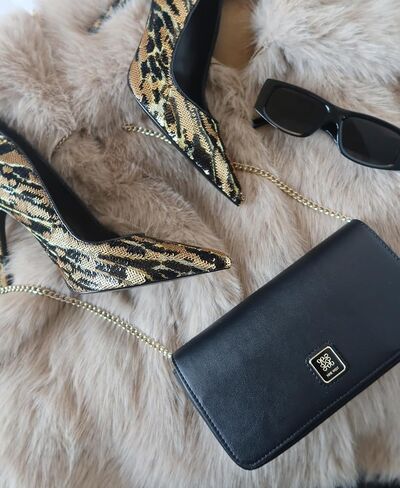 Nine West Dorsey Phone Clutch Wallet in Saudi Arabia