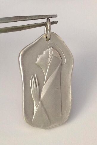 I G J BLESSED VIRGIN MARY IN PRAYER (MADONNA IN PRAYER) MEDAL - MADE IN ANCIENT STYLE - 100% MADE IN ITALY in Saudi Arabia