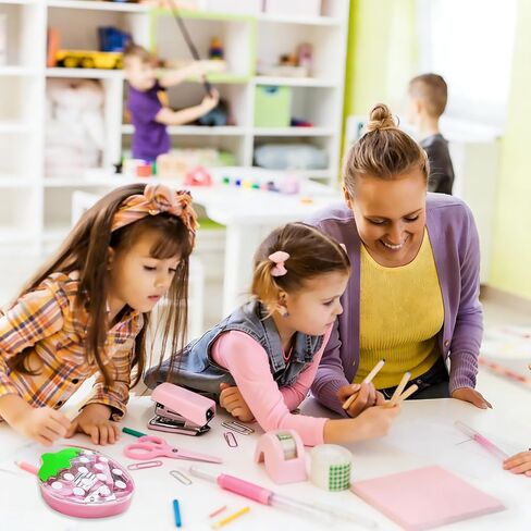 مجموعة لوازم المكتب الصغيرة بالفراولة تتضمن اللوازم المدرسية الصغيرة دباسة صغيرة ومقصًا ومزيل دبابيس وثقب وموزع شريط وملاحظات لاصقة وقلم in Kuwait