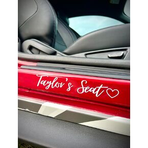 ملصق مقعد اسم الصديقات مع حروف ملصقة من الفينيل مخصصة للسيارة على شكل قلب الأميرة، الحجم واللون وخيارات الخط المتاحة in Kuwait