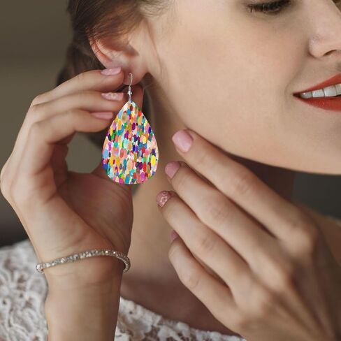 أقراط دمعة ملونة بألوان مائية للنساء، أقراط متدلية للنساء، هدايا أقراط من الجلد الصناعي خفيفة الوزن in Kuwait