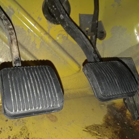 طقم وسادة دواسة الفرامل والقابض من GRAND ORANGE متوافق مع Jeep Wrangler TJ LJ 1987-2006 / Fit Jeep Cherokee XJ 1987-2001 غطاء وسادات الدواسة قطعتان 52002750 20780 in Saudi Arabia