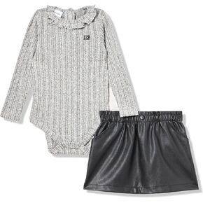 طقم حفاضات بتنورة من كالفن كلاين للفتيات الصغيرات مكون من قطعتين طقم حفاضات بتنورة من قطعتين من كالفن كلاين in Kuwait