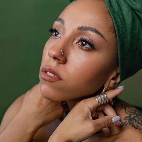 60 قطعة من ترصيع الأنف من الفولاذ المقاوم للصدأ على شكل حرف L للنساء، مجموعة مجوهرات ثقب الأنف الكريستالية 1.8 مم مع صندوق in Saudi Arabia