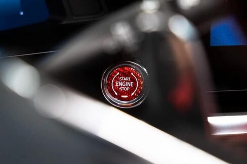 غطاء زر تشغيل/إيقاف تشغيل المحرك بدون مفتاح من ألياف الكربون الحقيقية باللون الأحمر من iJDMTOY متوافق مع كورفيت 2020-up C8 in Kuwait