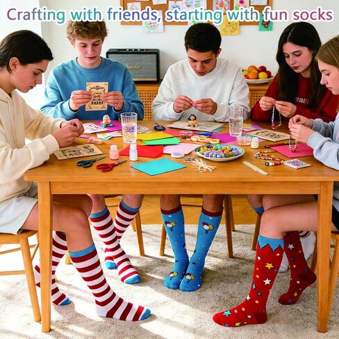 3 أزواج من جورب فيلم مضحك باللونين الأحمر والأبيض مخطط جوارب طويلة إلى الركب، شخصيات الكتاب المجنون، إكسسوارات أزياء القطط للحفلات in Kuwait