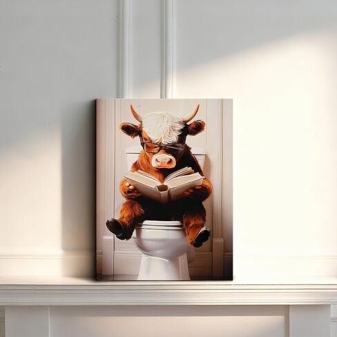 Poemwish Highland Cow Wall Art، كتاب قراءة ديكور بقرة المرتفعات غريب الأطوار، لوحة فنية جدارية قماشية ملتوية بألوان بنية، مشهد حمام حيواني مضحك in Saudi Arabia
