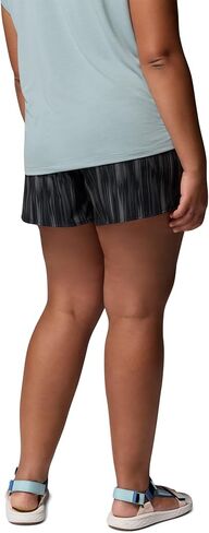 Columbia Women's Vital Valley Print Short in Saudi Arabia