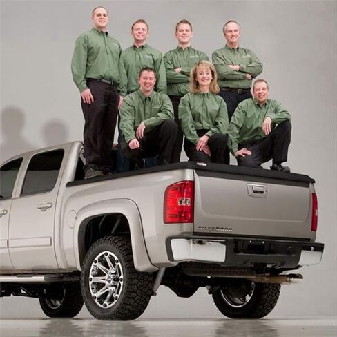 RealTruck UnderCover SE One-Piece Truck Bed Tonneau Cover | UC4056 | Fits 2005 - 2015 Toyota Tacoma 5' Bed (60.3") in Saudi Arabia