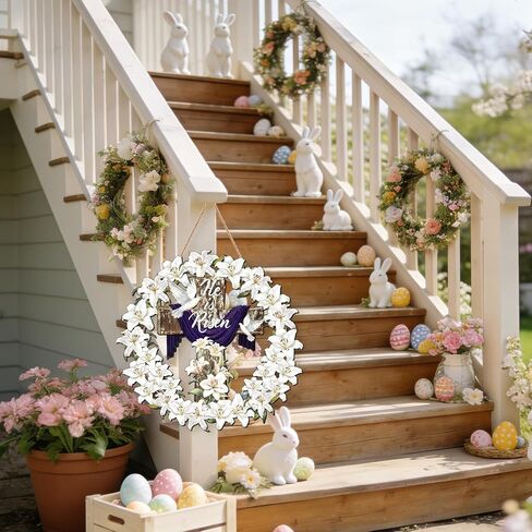 إنه إكليل باب مرتفع مع إكليل زنبق متقاطع لعيد الفصح علامة الباب الأمامي أكاليل عيد الفصح الدينية ديكور للكنيسة في الأسبوع المقدس للزينة المسيحية in Kuwait