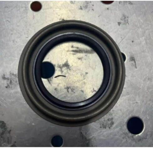 Transfer Case Output Shaft Seal 7T4Z7R284A Compatible With Explorer TP4 MKZ 15 18 in Kuwait