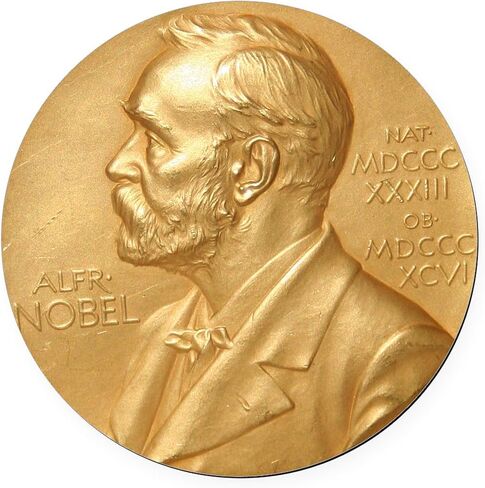 CafePress جائزة نوبل 5.5 بوصة شاشة عرض مغناطيسية مستديرة للسيارة in Kuwait