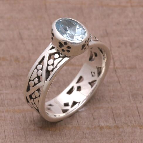 Novica Artisan صناعة يدوية .925 خاتم من الفضة الإسترليني الأزرق توباز بحجر واحد من بالي إندونيسيا على شكل حيوان جوهرة ميلاد Catdog "Paws For A Cause" in Saudi Arabia