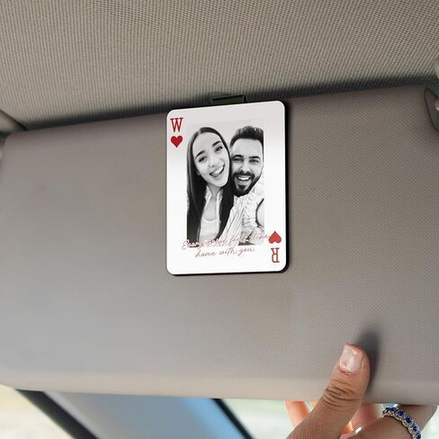 مشبك حاجب السيارة للصور الشخصية مع نمط بطاقة اللعب، خياران للألوان - 3 أحجام، ديكور حاجب الشمس لإطار صورة مخصص، هدايا عيد الحب للأزواج، هدية عيد الحب له، لها in Kuwait