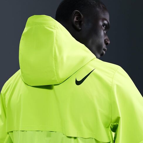 سترة الجري AeroSwift Storm-FIT Aerogami من Nike للرجال (فولت/أسود) in Saudi Arabia