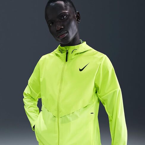 سترة الجري AeroSwift Storm-FIT Aerogami من Nike للرجال (فولت/أسود) in Saudi Arabia